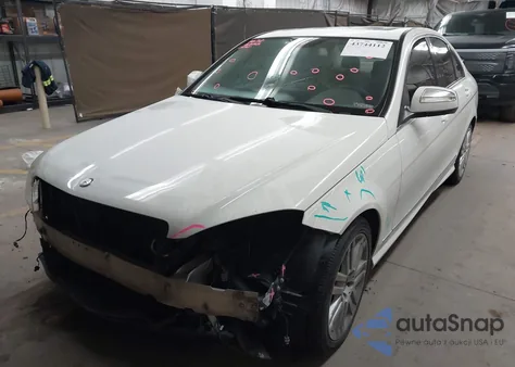 2009 Mercedes-Benz C 300 Sport z USA, uszkodzony, nr VIN WDDGF54X19R069697